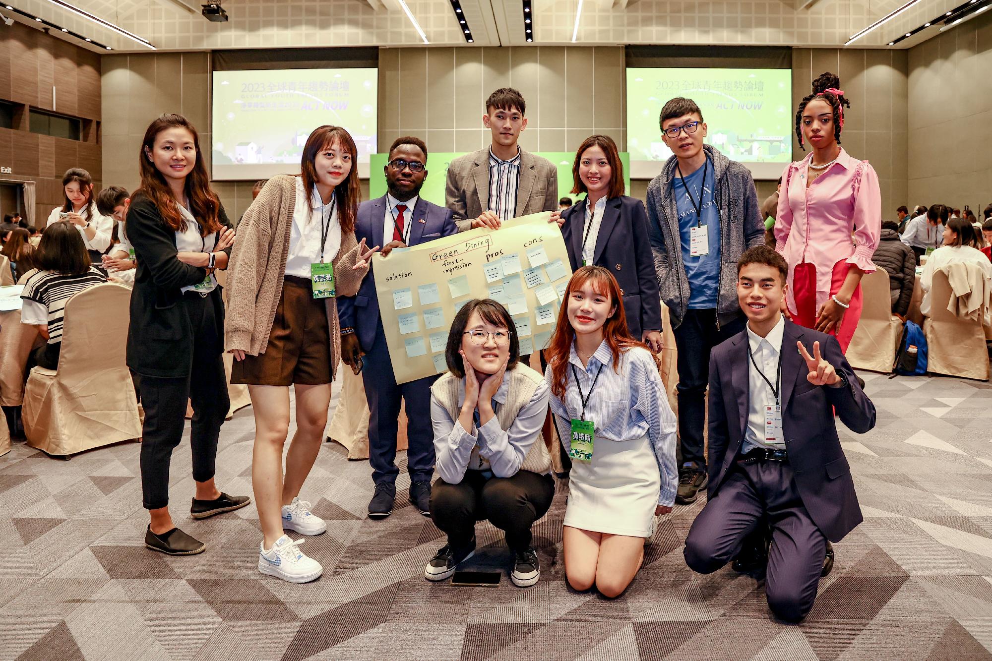 世界咖啡館合照