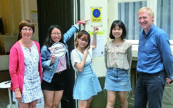 Young girls 探訪 Old 世界