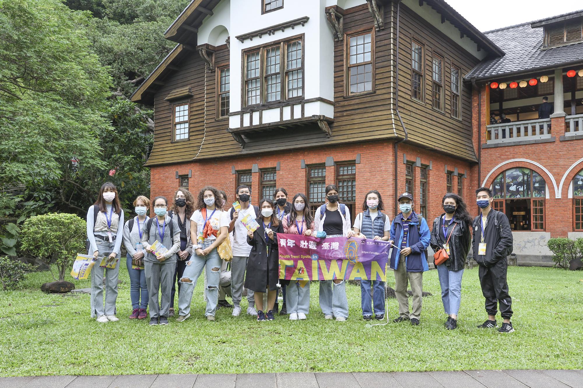 Photo in front of the cabin