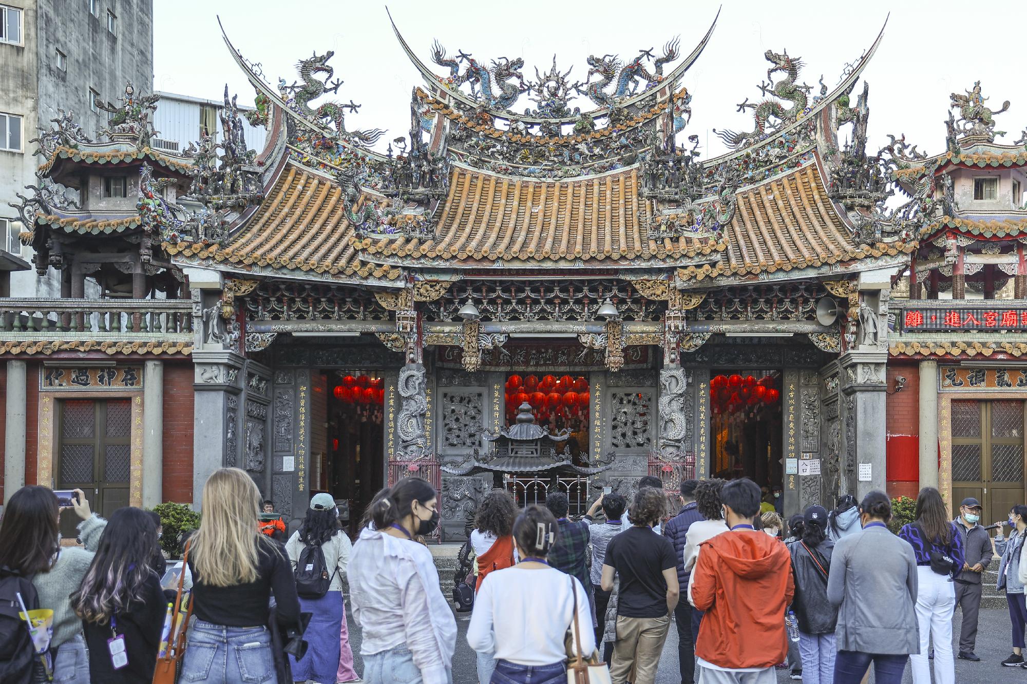Photo in front of temple