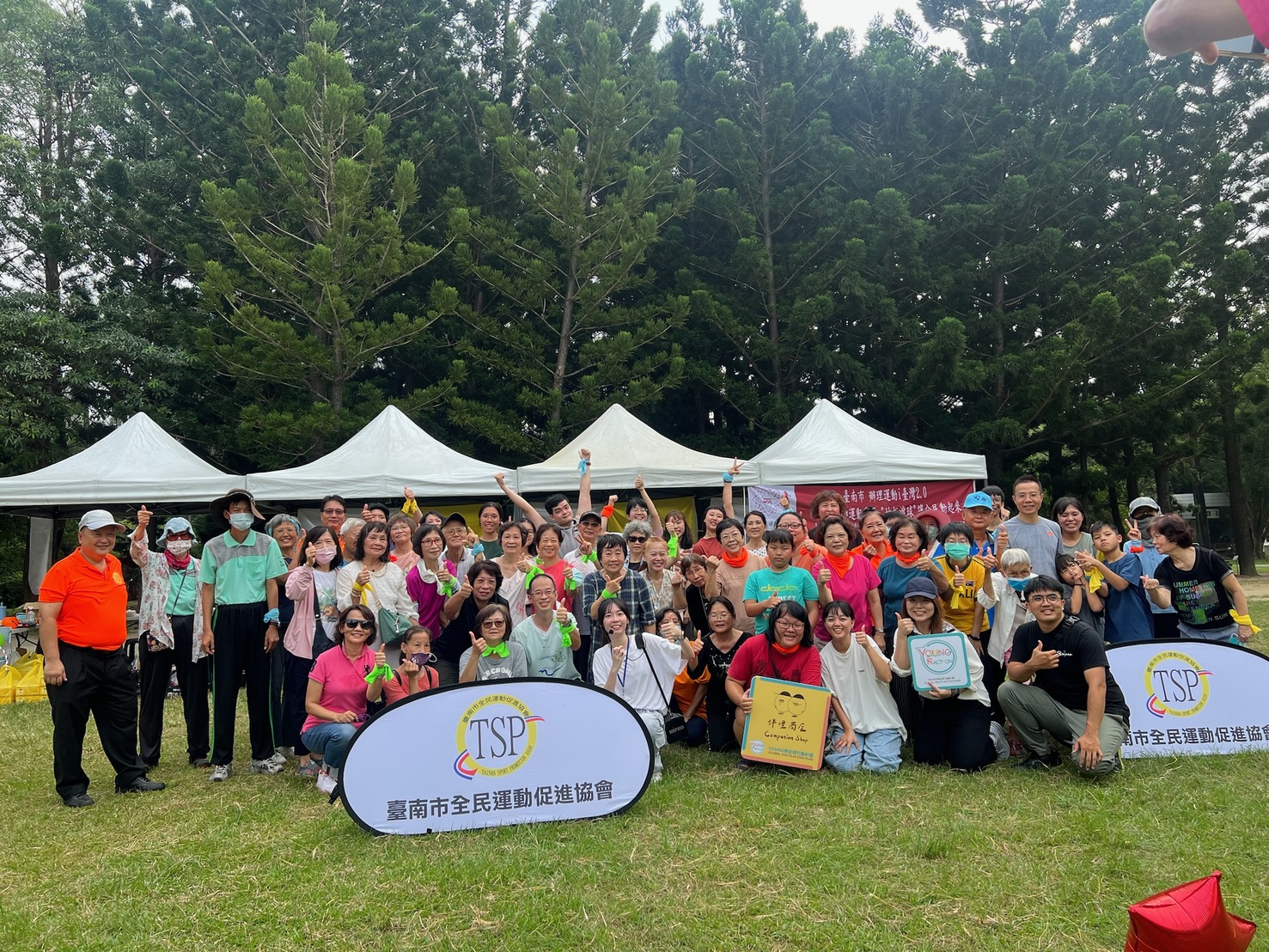 社區跨世代運動會合照