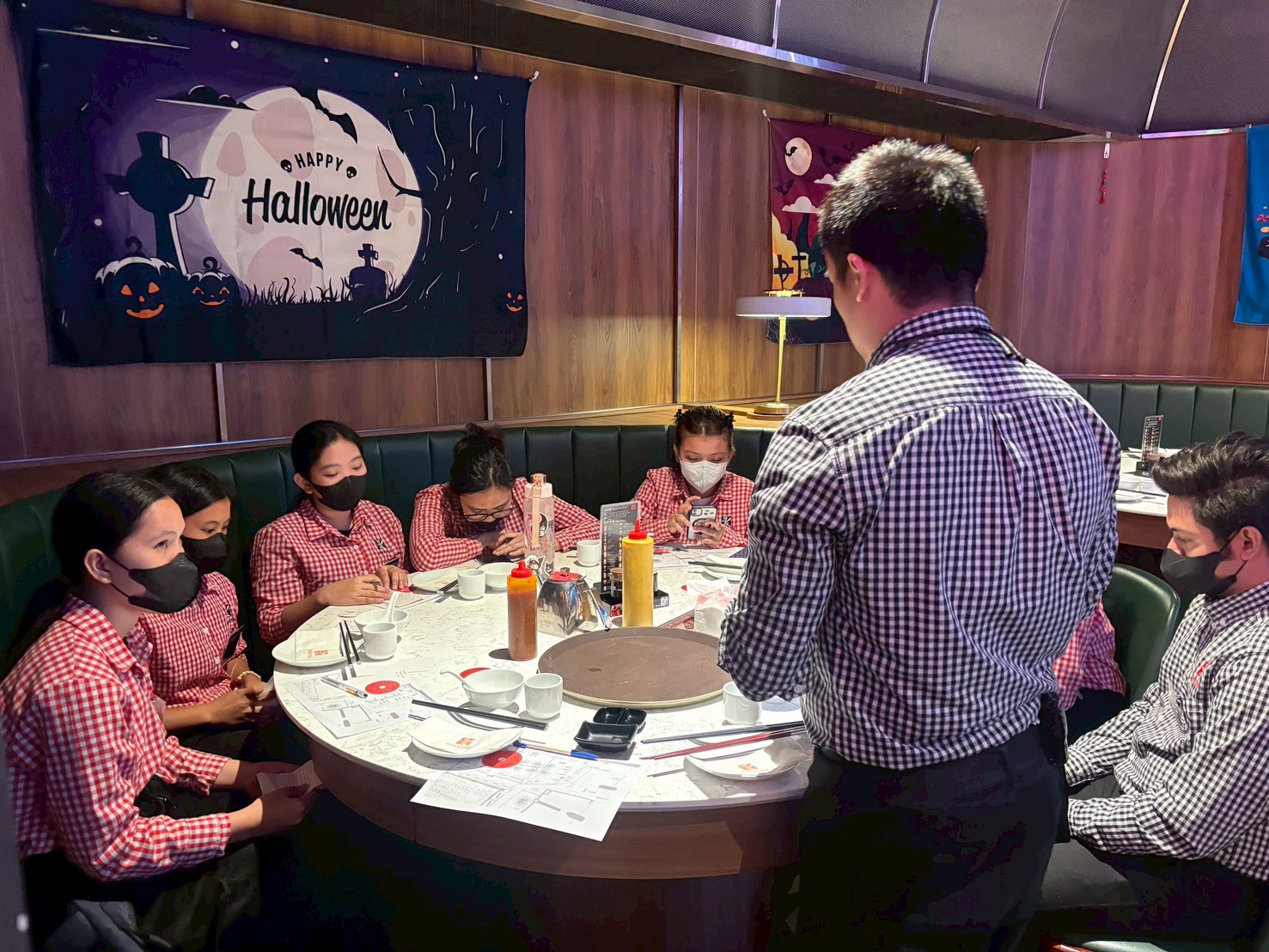 學生於合作企業進行職前訓