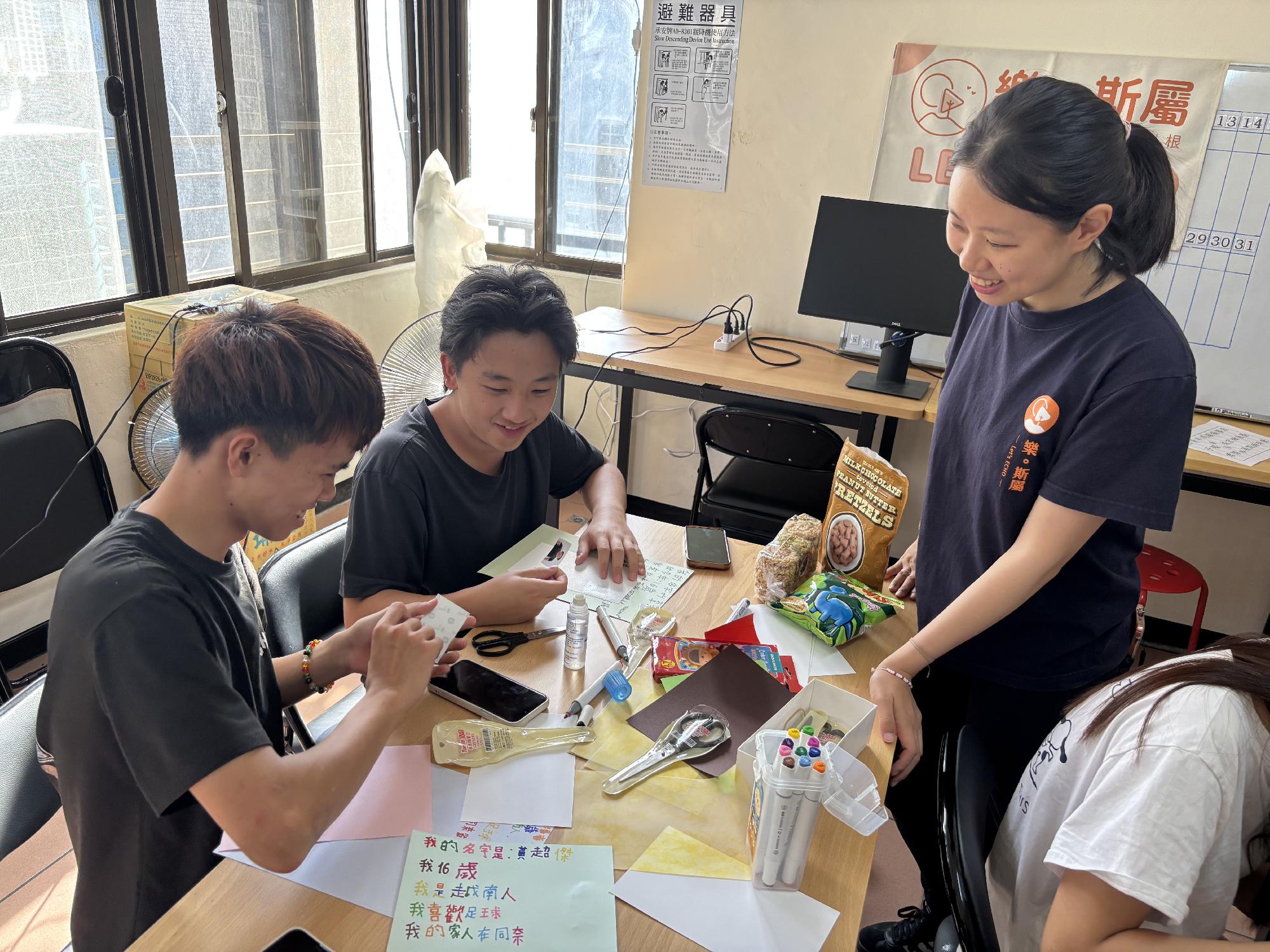 學生團體自介海報製作